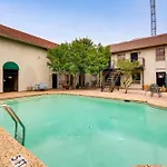 Quaint Condo With Pool Access 4 Mi To Dtwn Dallas!