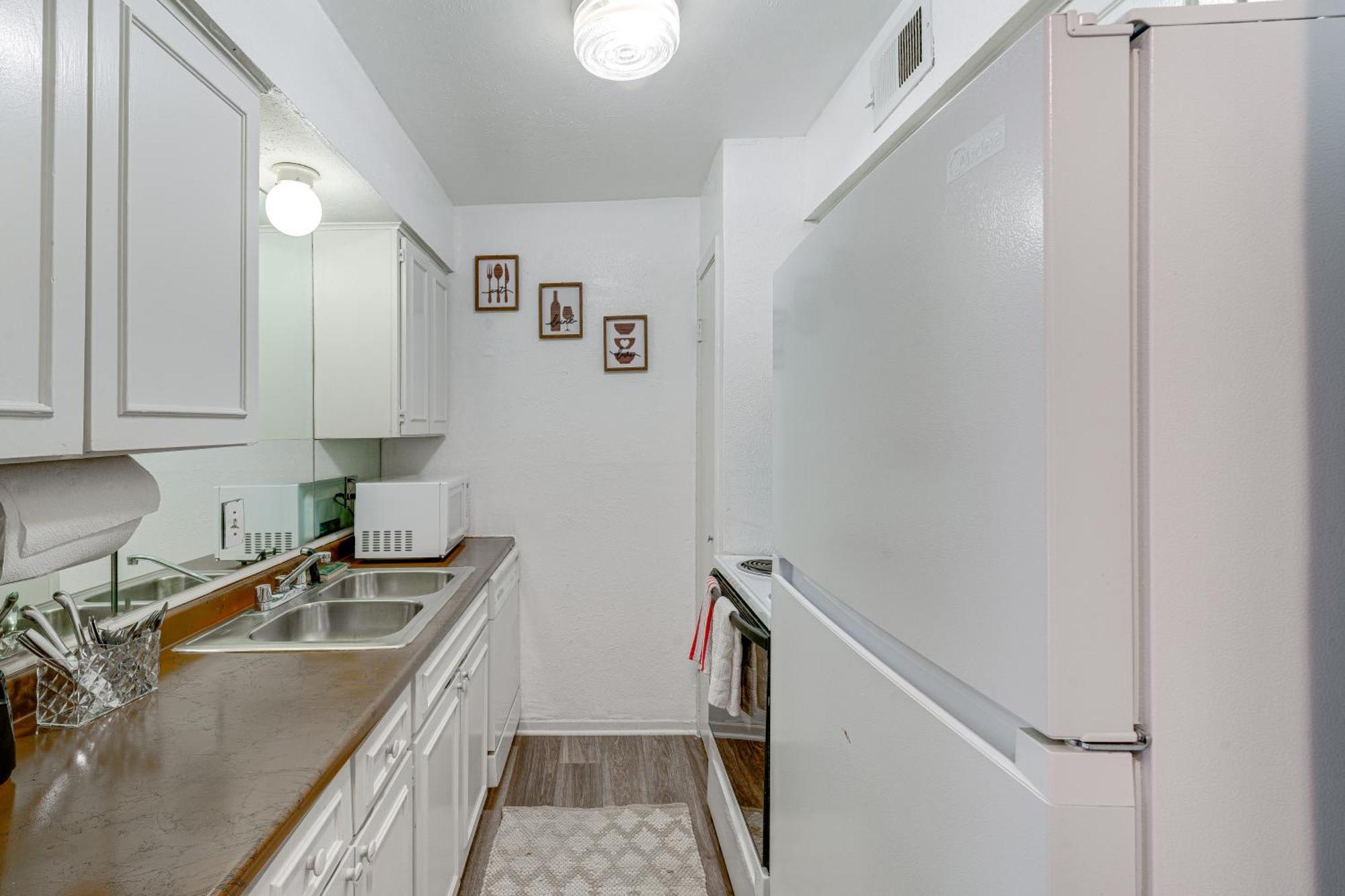 Quaint With Pool Access 4 Mi To Dtwn Dallas! Dallas