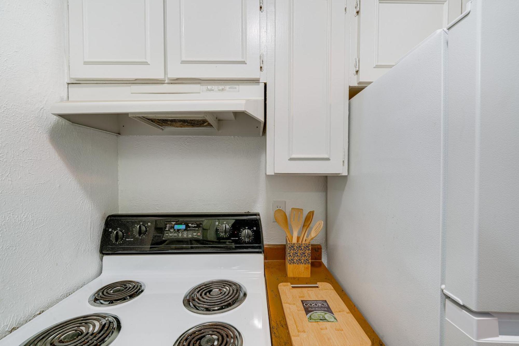 Apartment Quaint With Pool Access 4 Mi To Dtwn Dallas! *