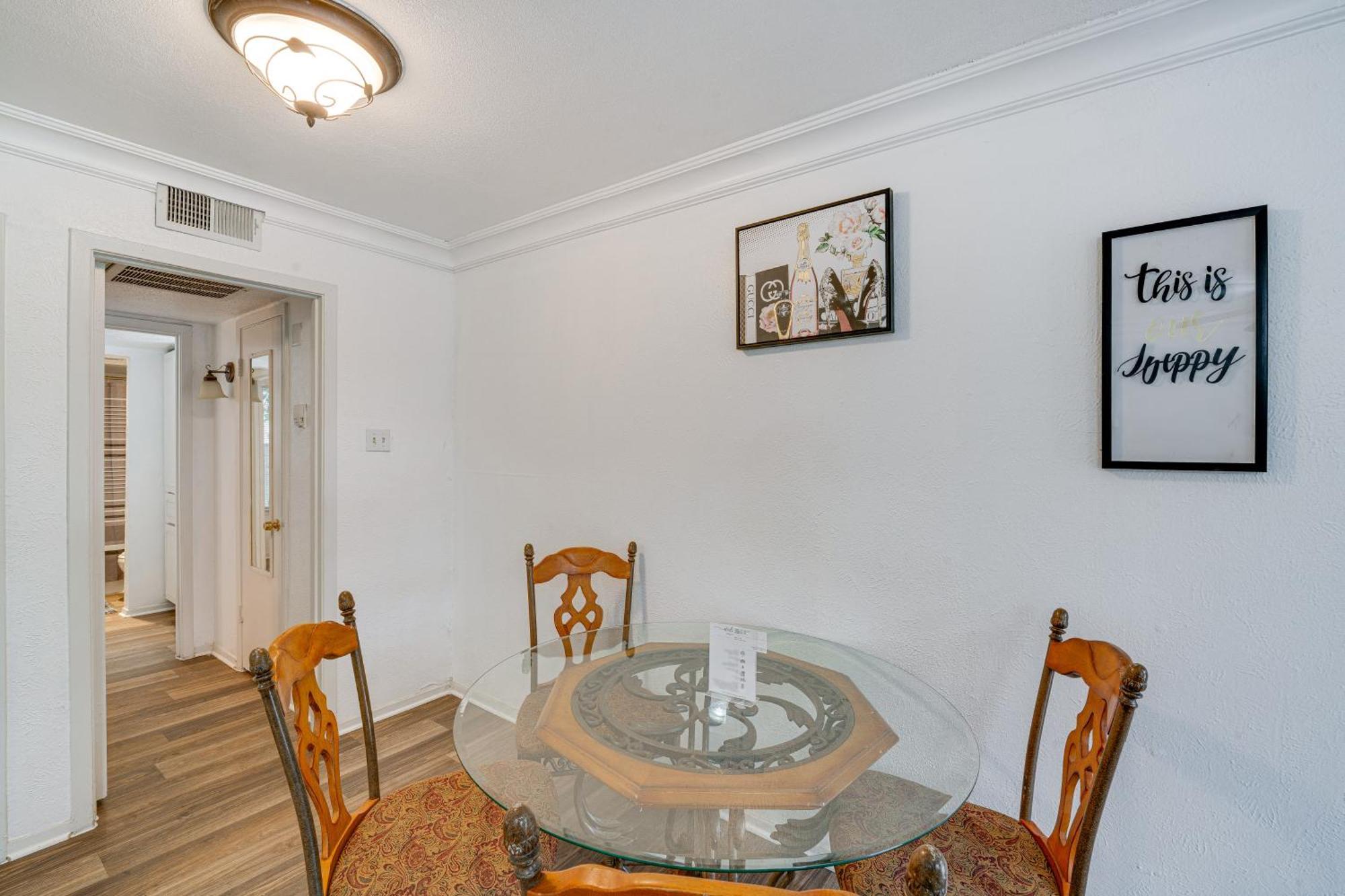 Apartment Quaint With Pool Access 4 Mi To Dtwn Dallas! *