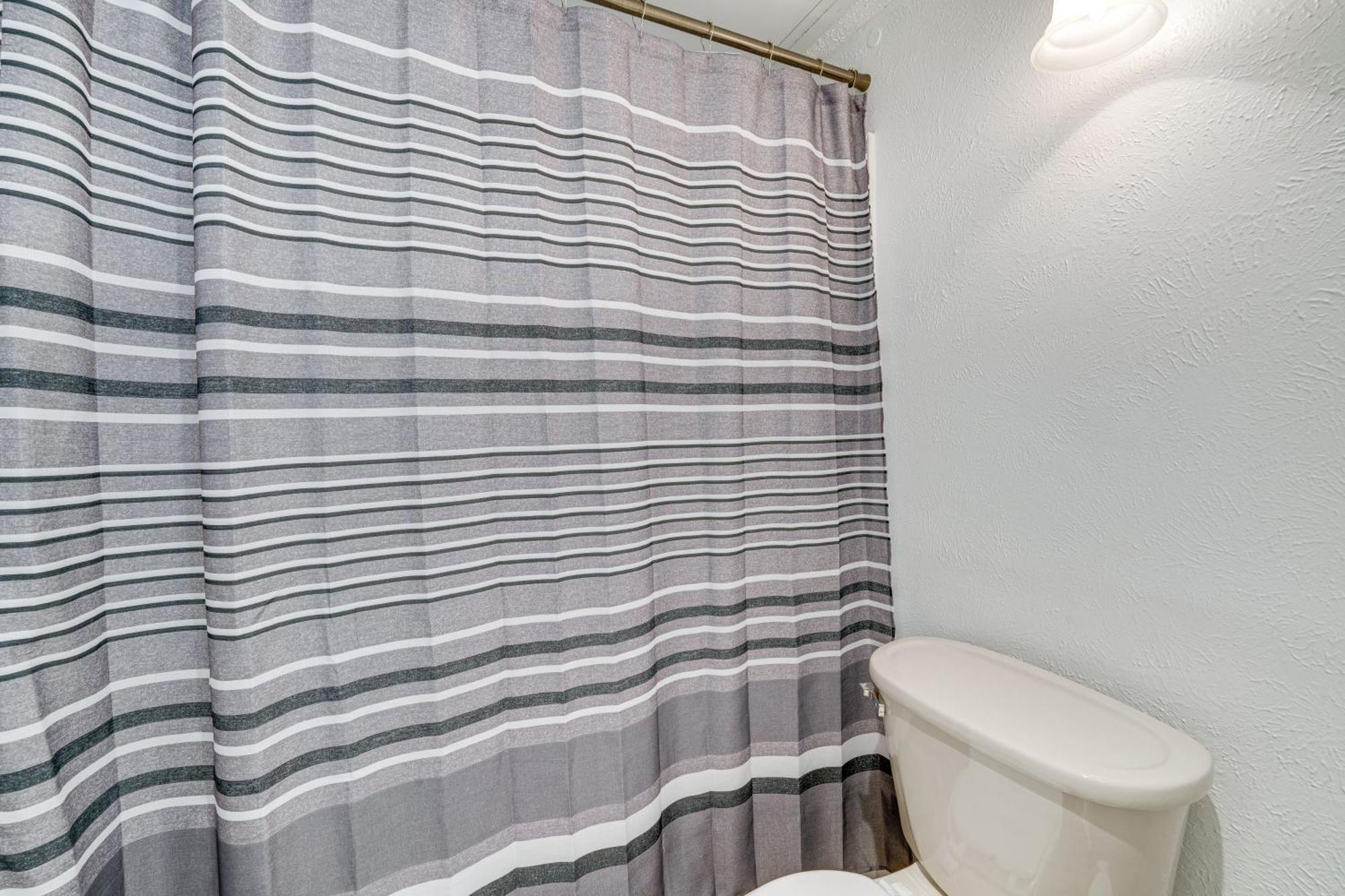 Quaint With Pool Access 4 Mi To Dtwn Dallas! Dallas