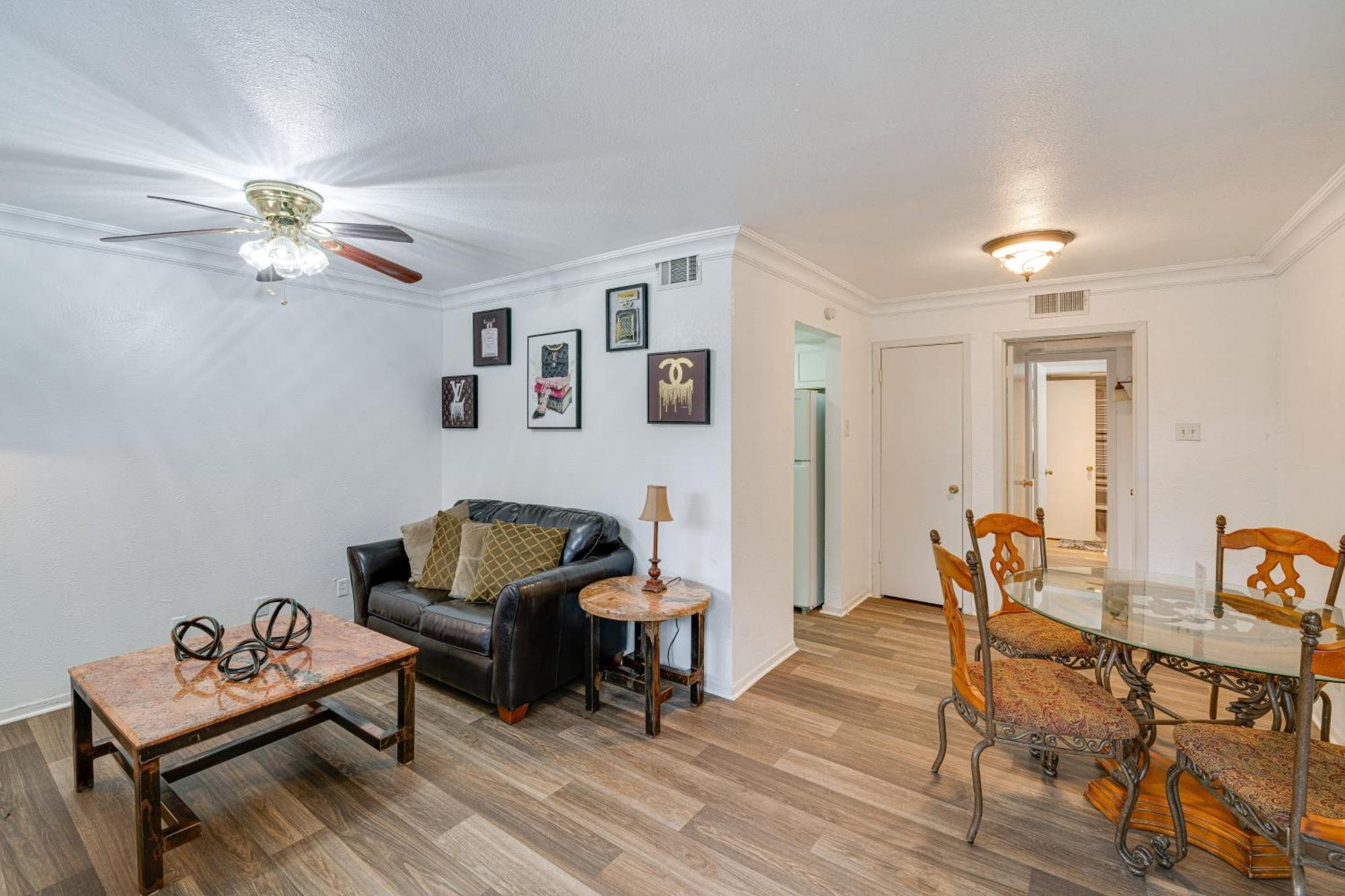 Apartment Quaint With Pool Access 4 Mi To Dtwn Dallas!