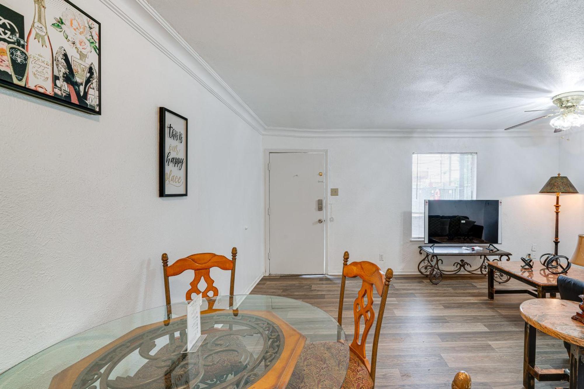 Apartamento Quaint With Pool Access 4 Mi To Dtwn Dallas! *